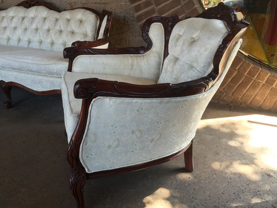 Beautiful Set of Reproduction Victorian Furniture (Sofa, Loveseat, & Chair) In Excellent Condition [Photo 5]