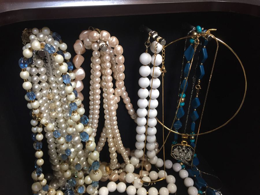 Jewelry Box with Costume Jewelry Lot [Photo 9]