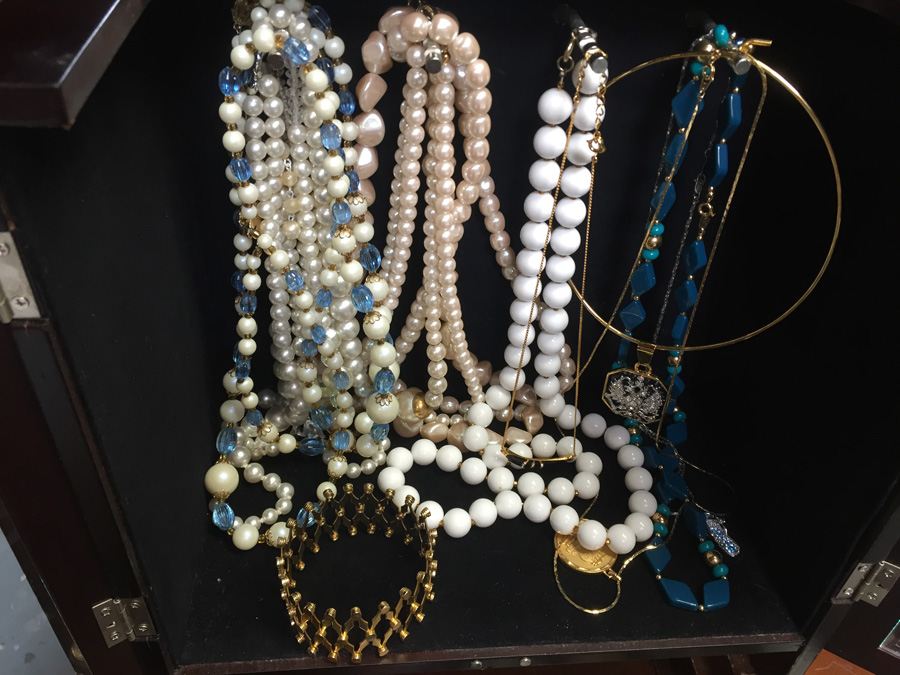 Jewelry Box with Costume Jewelry Lot [Photo 6]