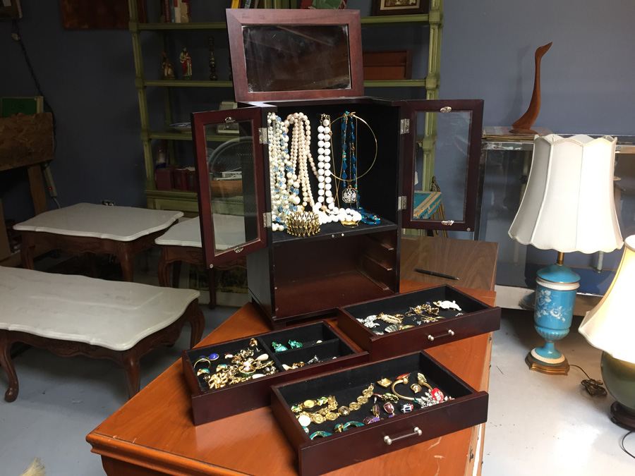 Jewelry Box with Costume Jewelry Lot [Photo 4]