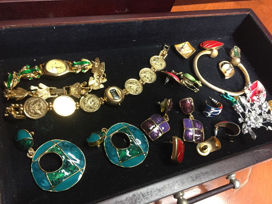 Jewelry Box with Costume Jewelry Lot [Photo 12]