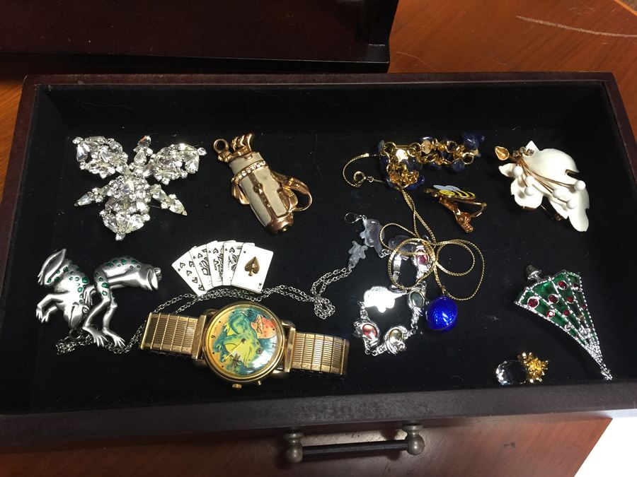 Jewelry Box with Costume Jewelry Lot [Photo 5]