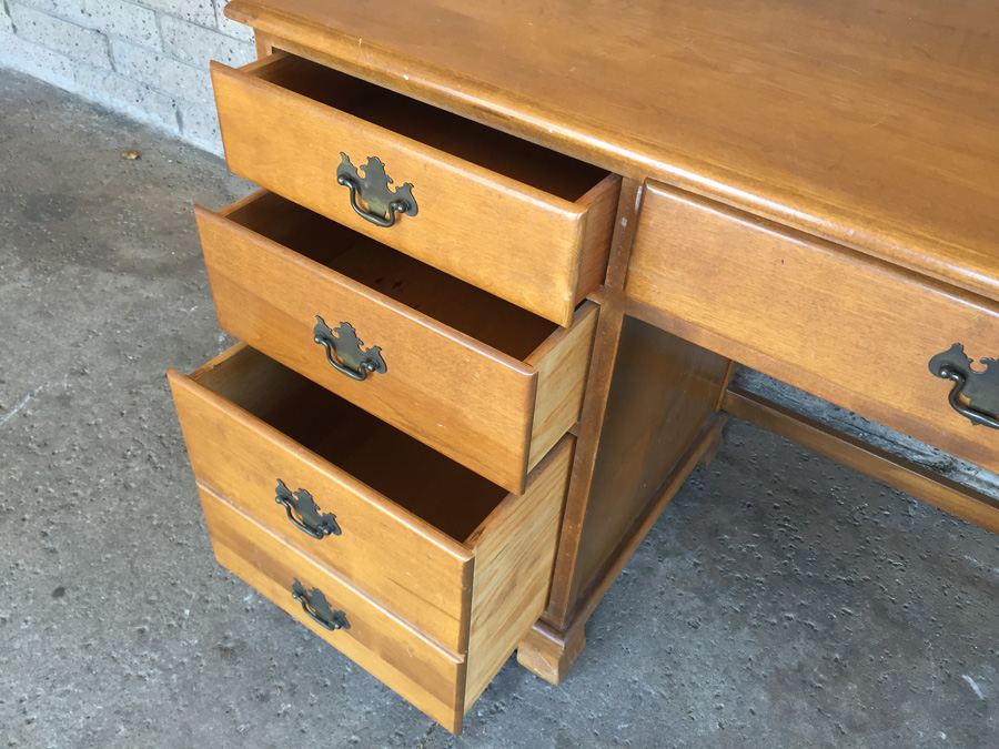 Nice Maple Desk [Photo 6]