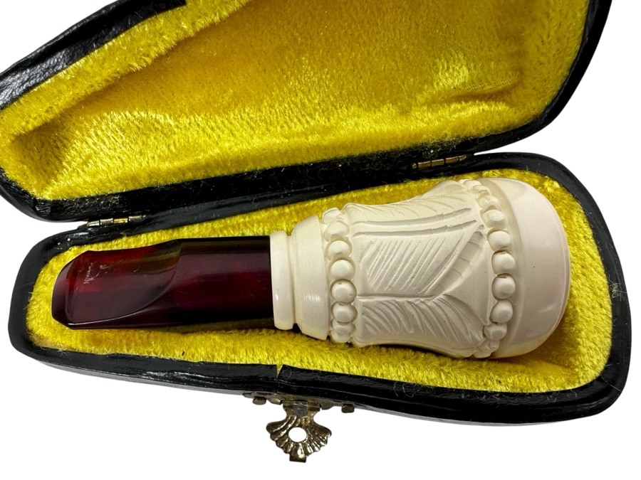 Small Carved Meerschaum Pipe With Case 3L