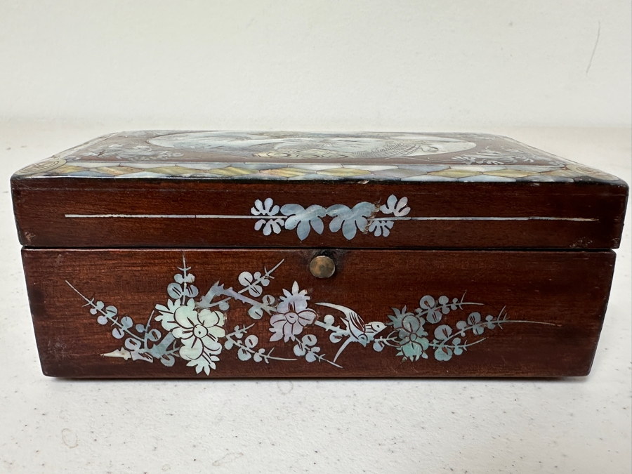 Vintage Chinese Inlaid Mother Of Pearl Dragon Box With Foreign Coins (See Photos) 5.75W X 3.25D X 2H [Photo 5]