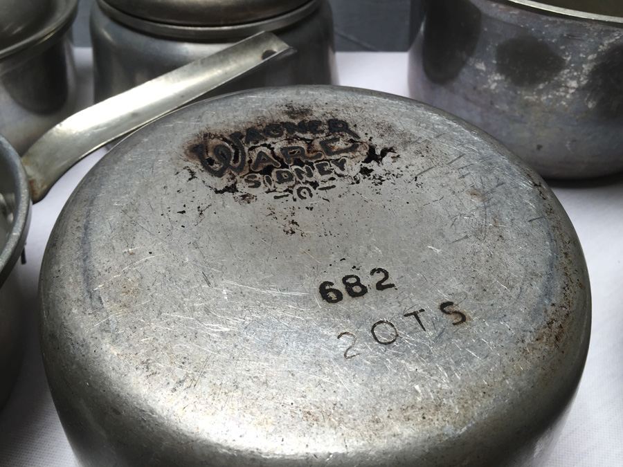 Vintage Aluminum Pot Lot Including Wagner Ware [Photo 9]