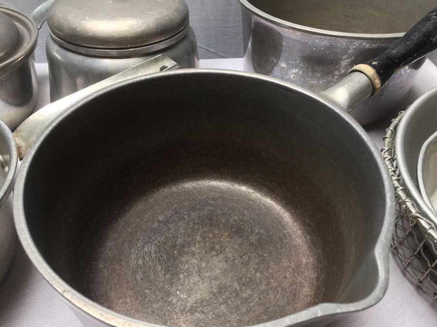 Vintage Aluminum Pot Lot Including Wagner Ware [Photo 8]