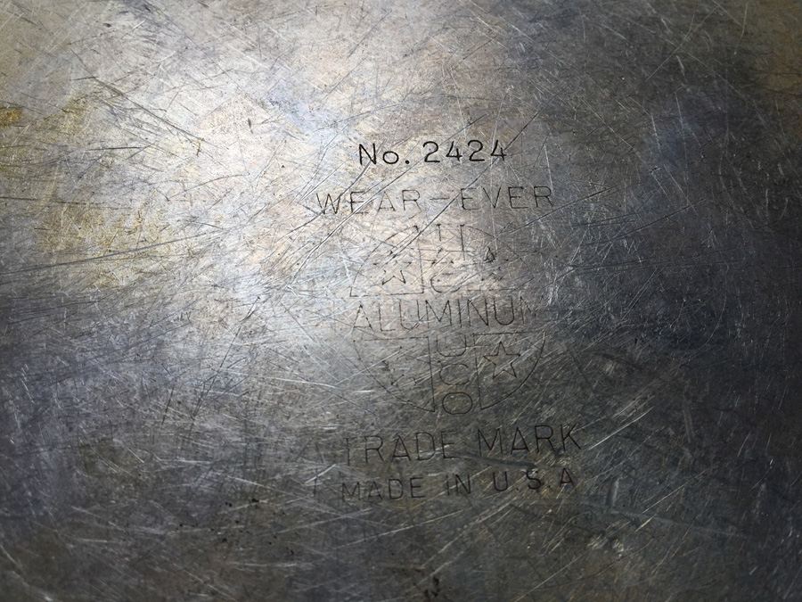 Vintage Aluminum Pot Lot Including Wagner Ware [Photo 12]