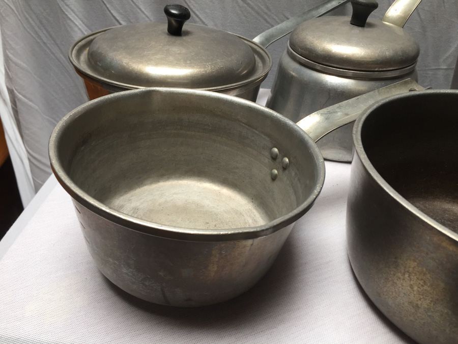Vintage Aluminum Pot Lot Including Wagner Ware [Photo 2]