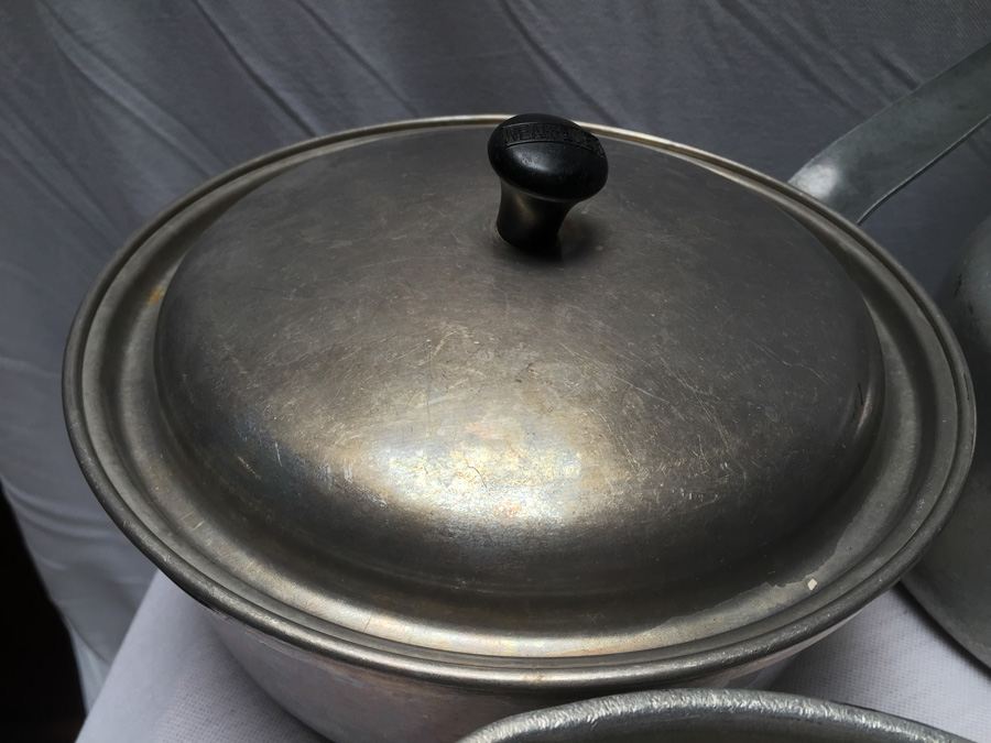 Vintage Aluminum Pot Lot Including Wagner Ware [Photo 3]