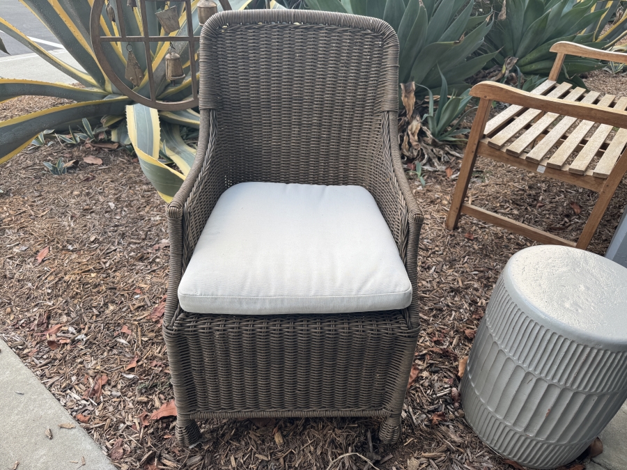 Set of (5) Pottery Barn Saybrook Outdoor Patio Chairs with Cushions Retails $1,190 [Photo 2]