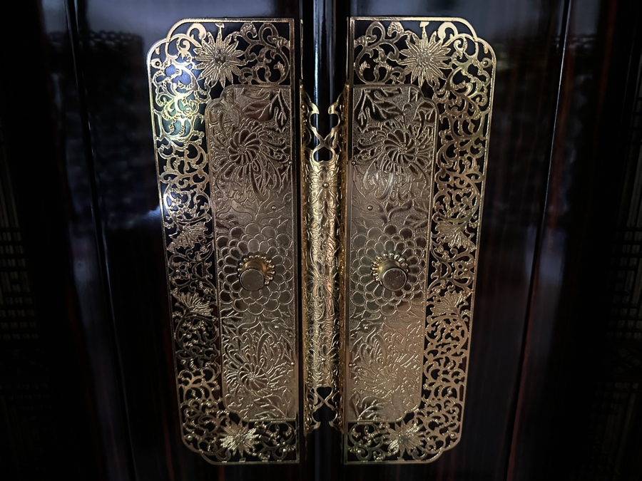 Japanese Butsudan Buddhist Altar 39W X 28D X 70H With Vases And Accessories - See Photos - Estimate $5,000+ [Photo 10]