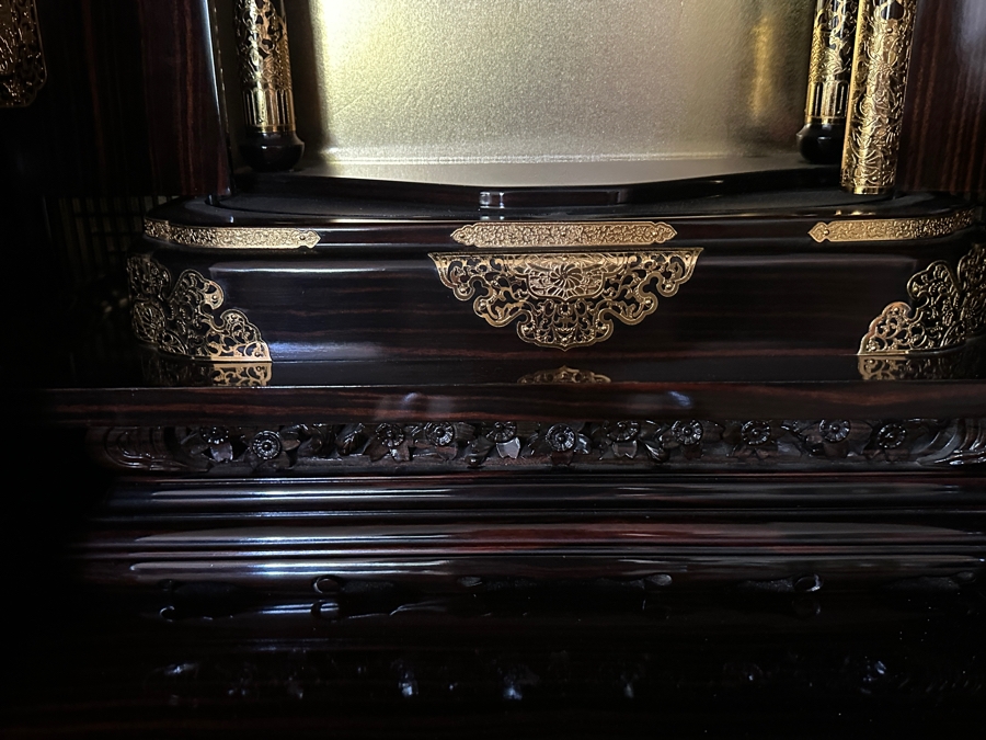 Japanese Butsudan Buddhist Altar 39W X 28D X 70H With Vases And Accessories - See Photos - Estimate $5,000+ [Photo 20]