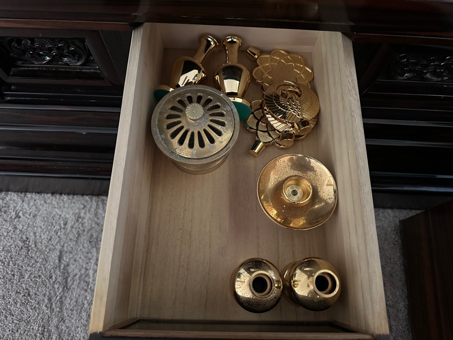 Japanese Butsudan Buddhist Altar 39W X 28D X 70H With Vases And Accessories - See Photos - Estimate $5,000+ [Photo 18]