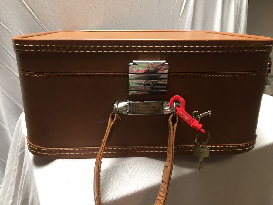 Vintage Skyway Luggage with Key - Great Condition [Photo 1]