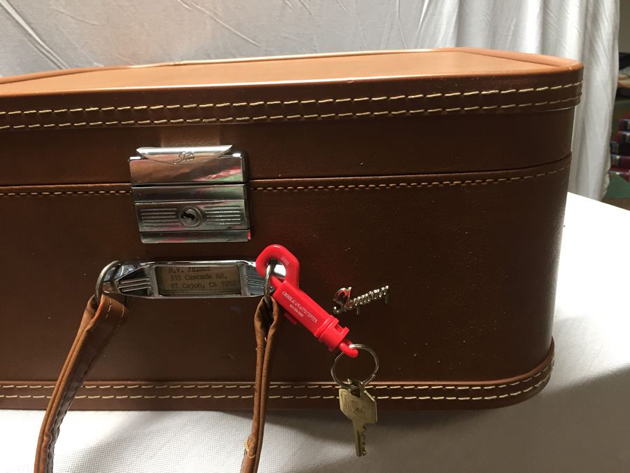 Vintage Skyway Luggage with Key - Great Condition [Photo 4]