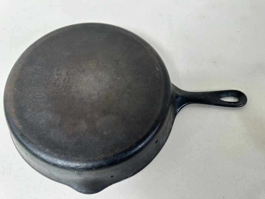Wagner Ware 11' Cast Iron Skillet  [Photo 2]