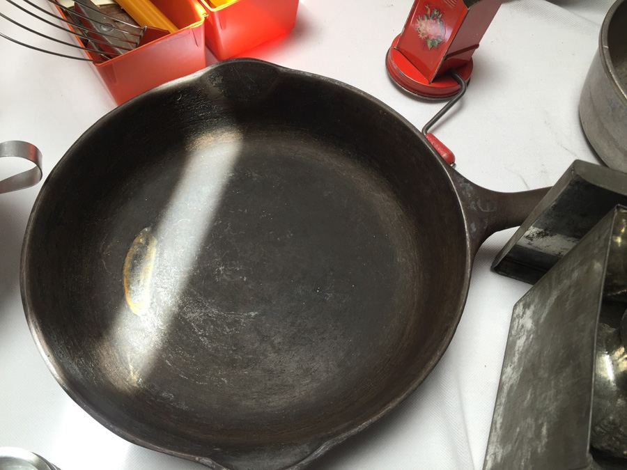 Vintage Kitchen Lot - Includes Wagner Ware Cast Iron Skillet [Photo 6]