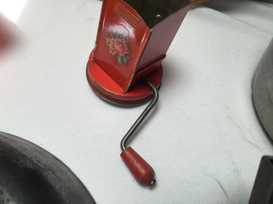 Vintage Kitchen Lot - Includes Wagner Ware Cast Iron Skillet [Photo 9]