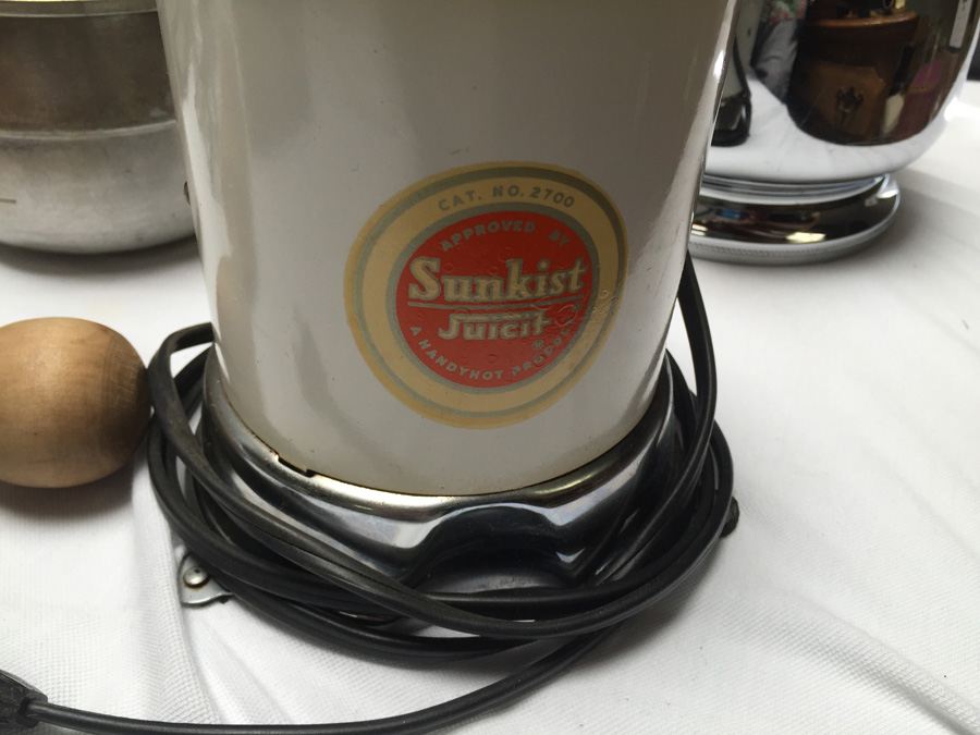 Vintage Kitchen Lot - Includes Wagner Ware Cast Iron Skillet [Photo 22]