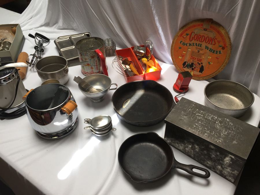 Vintage Kitchen Lot - Includes Wagner Ware Cast Iron Skillet [Photo 1]