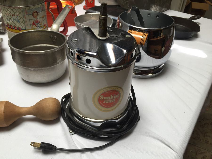 Vintage Kitchen Lot - Includes Wagner Ware Cast Iron Skillet [Photo 21]