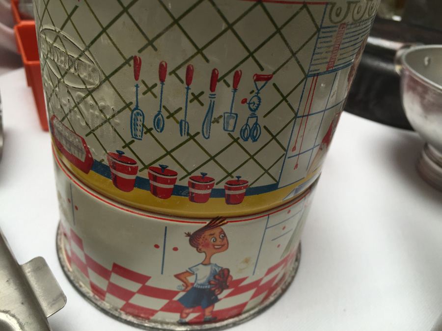 Vintage Kitchen Lot - Includes Wagner Ware Cast Iron Skillet [Photo 26]