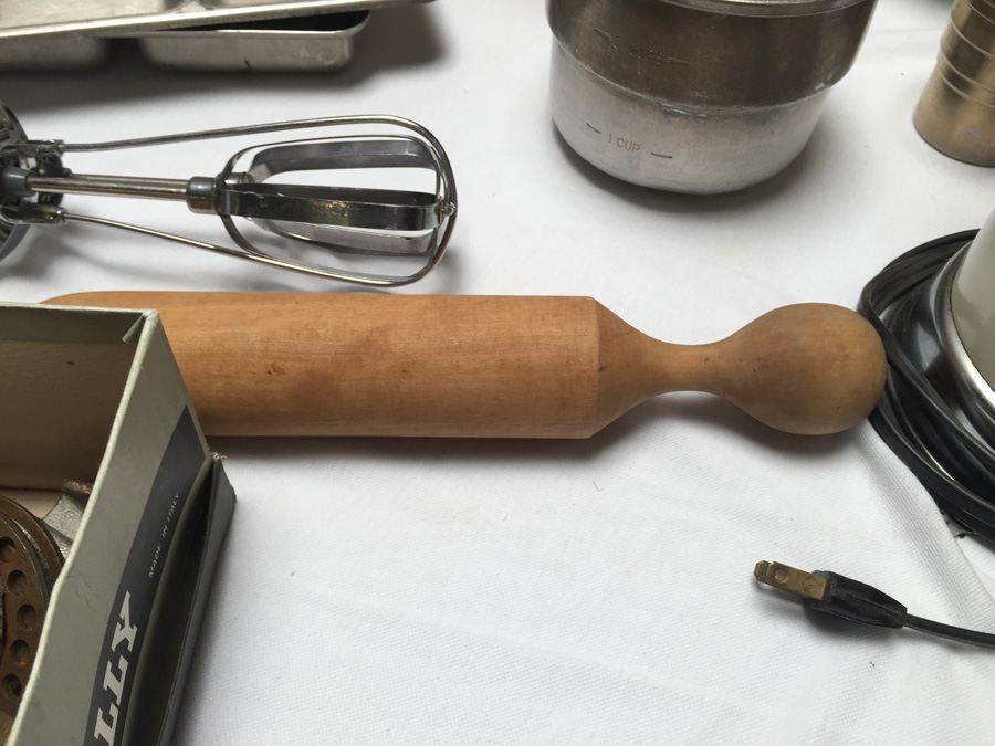 Vintage Kitchen Lot - Includes Wagner Ware Cast Iron Skillet [Photo 23]