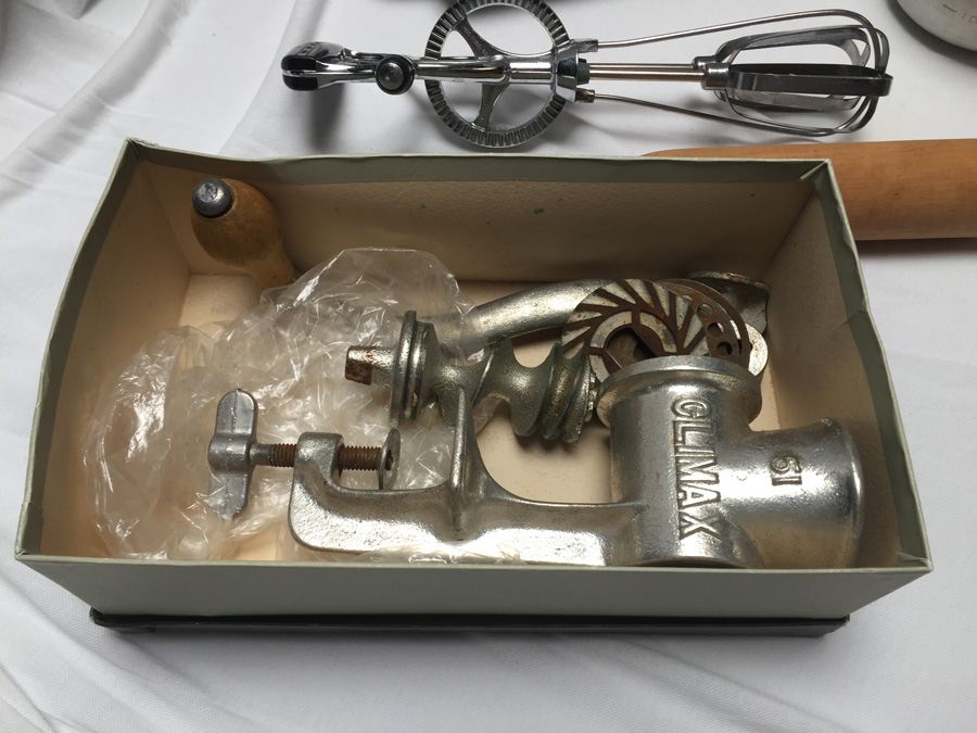 Vintage Kitchen Lot - Includes Wagner Ware Cast Iron Skillet [Photo 27]