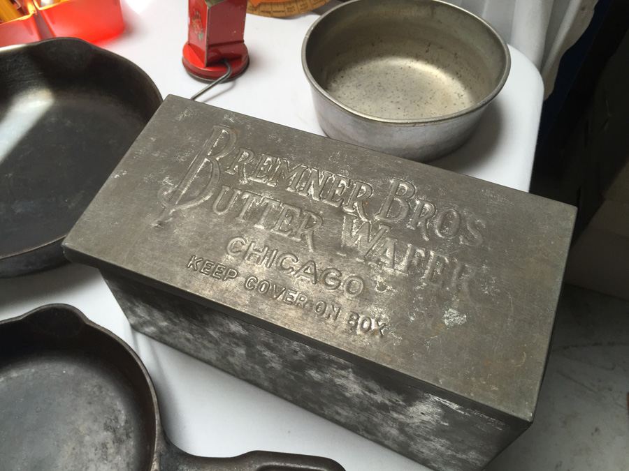 Vintage Kitchen Lot - Includes Wagner Ware Cast Iron Skillet [Photo 3]