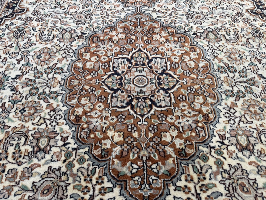 Just Added - Hand Knotted Wool Persian Area Rug 73 X 112 [Photo 4]
