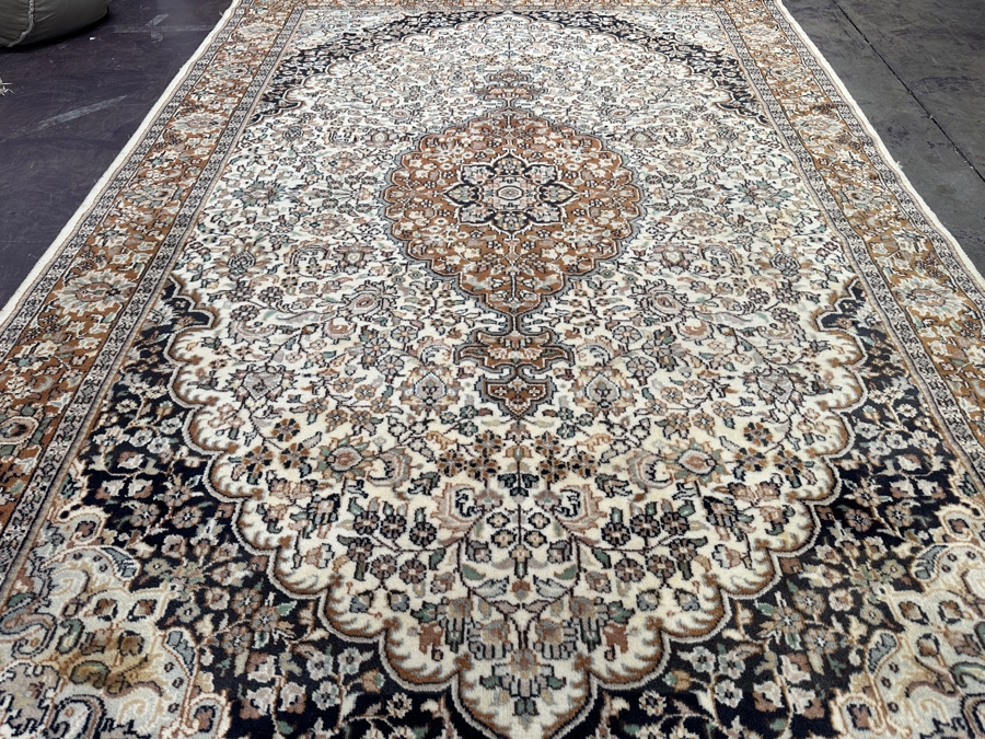 Just Added - Hand Knotted Wool Persian Area Rug 73 X 112 [Photo 3]