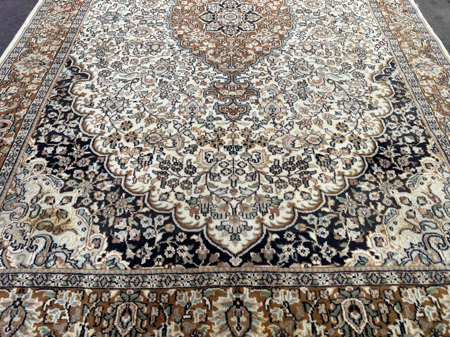 Just Added - Hand Knotted Wool Persian Area Rug 73 X 112 [Photo 2]