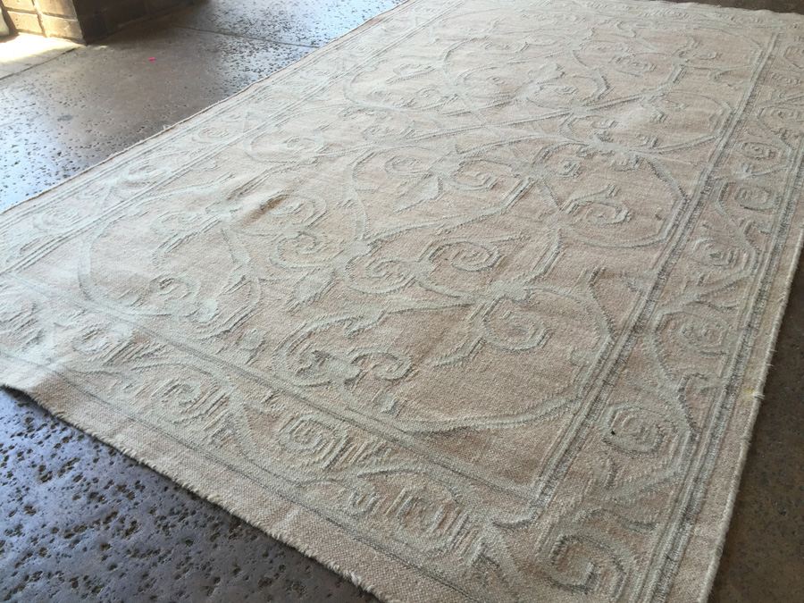 Cream/White Area Rug [Photo 8]