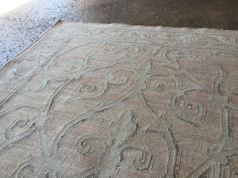 Cream/White Area Rug [Photo 5]