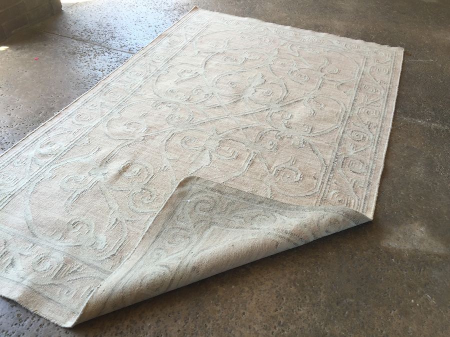 Cream/White Area Rug [Photo 9]