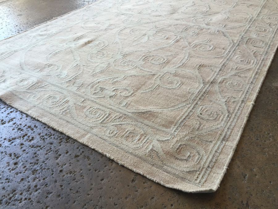 Cream/White Area Rug [Photo 7]