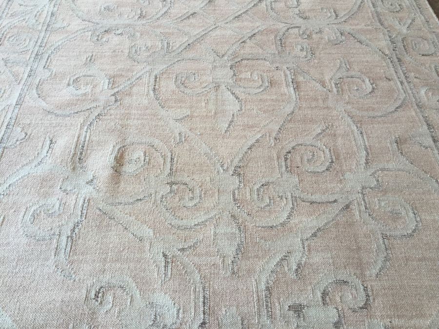 Cream/White Area Rug [Photo 4]