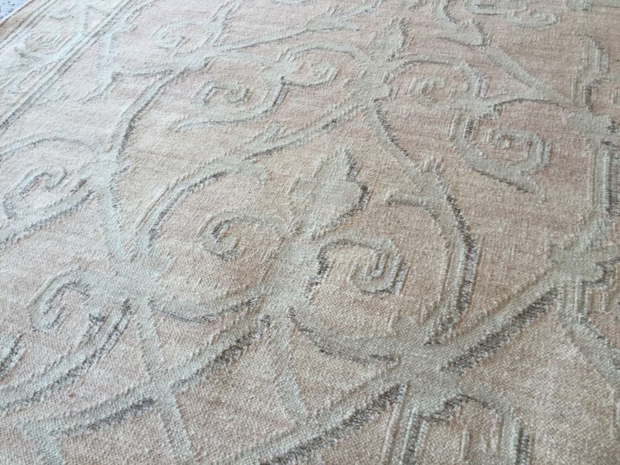 Cream/White Area Rug [Photo 3]