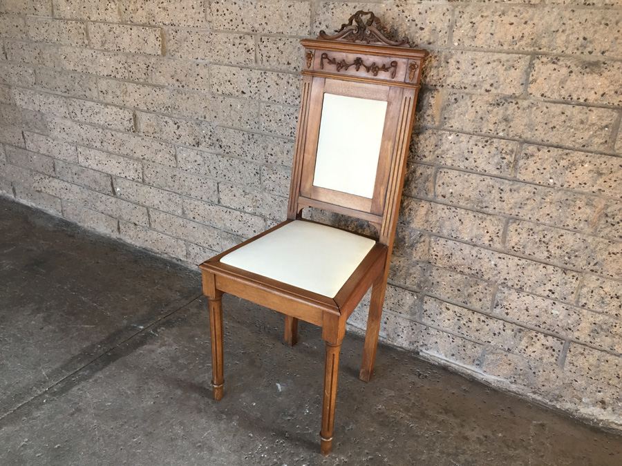 Gorgeous Vintage Wooden Chair [Photo 4]