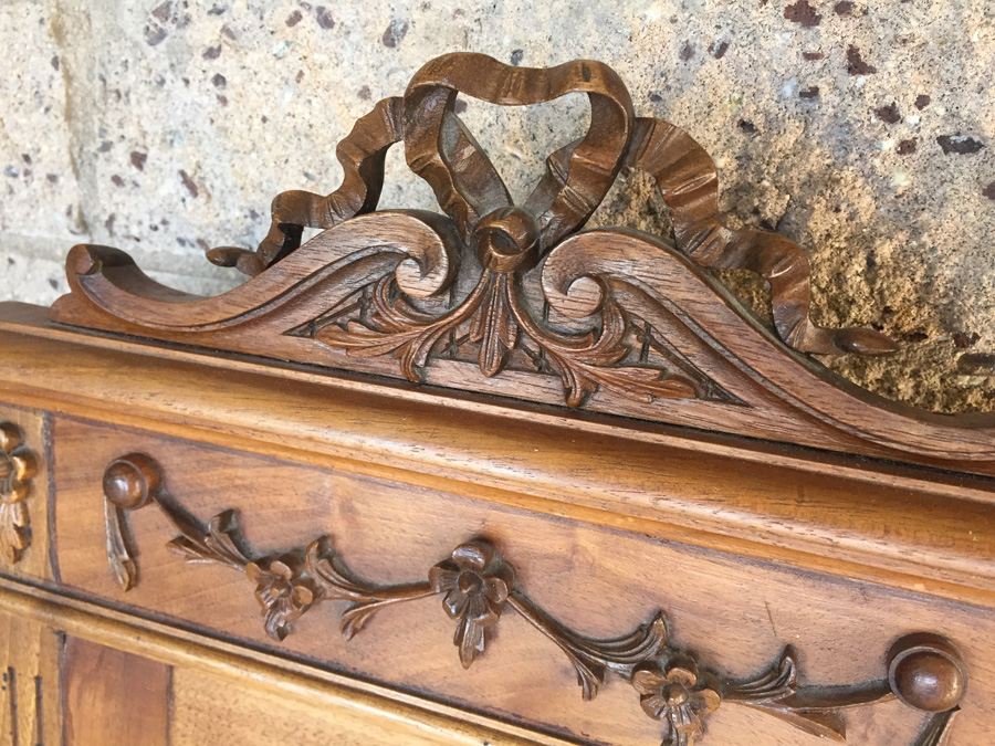 Gorgeous Vintage Wooden Chair [Photo 3]