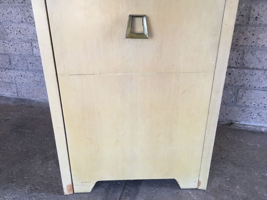 Vintage Pfaff 130 Industrial Sewing Machine and Cabinet With Built In Chair and Sewing Supplies [Photo 5]