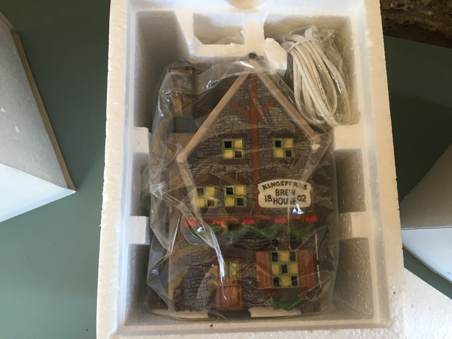 Heritage Village Collection Dickens' Village Series 'Kingsford's Brew House' and 'The Maltings' [Photo 2]