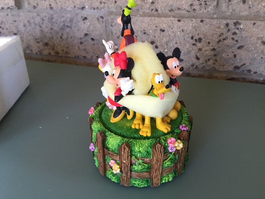 Walt Disney Music Box 'Best of Friends' [Photo 7]