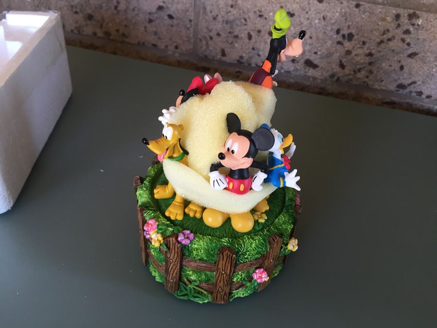 Walt Disney Music Box 'Best of Friends' [Photo 3]