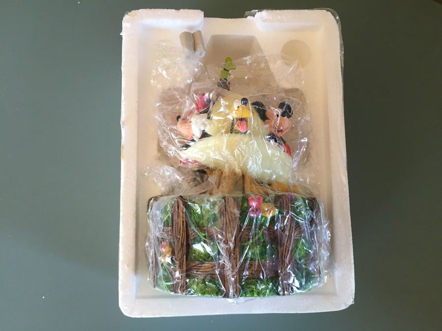 Walt Disney Music Box 'Best of Friends' [Photo 2]