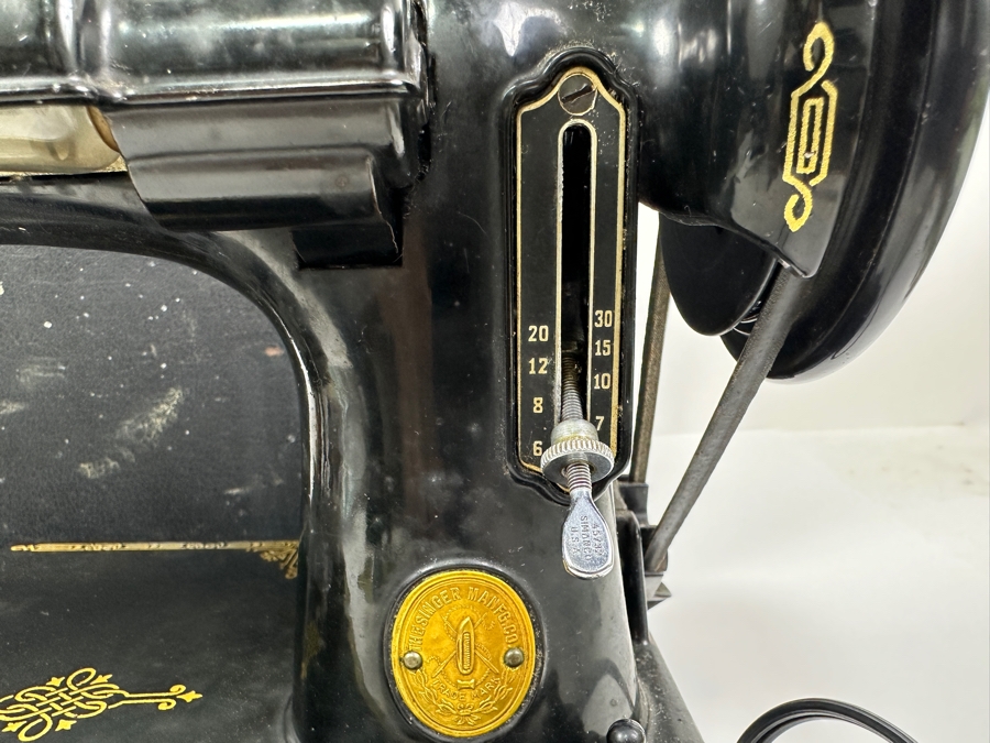 Singer Featherweight Sewing Machine Model 221 Working [Photo 7]