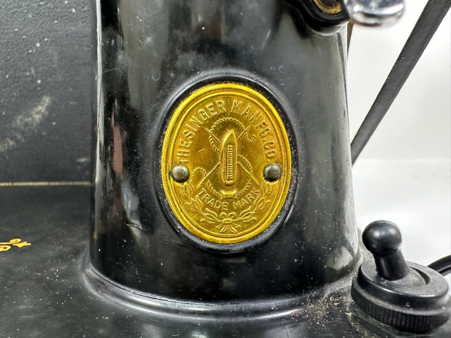 Singer Featherweight Sewing Machine Model 221 Working [Photo 6]