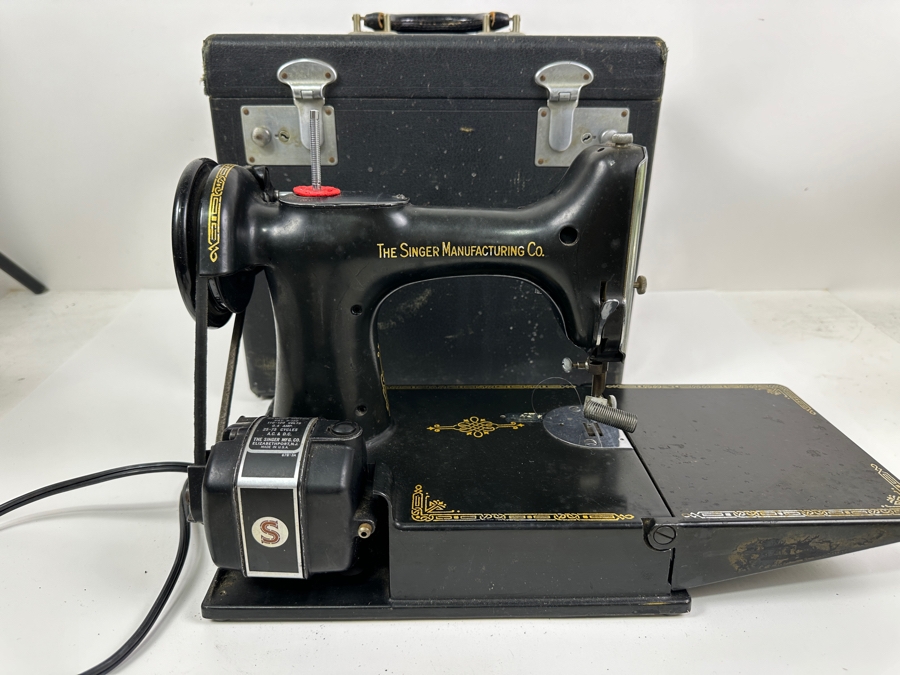 Singer Featherweight Sewing Machine Model 221 Working [Photo 5]