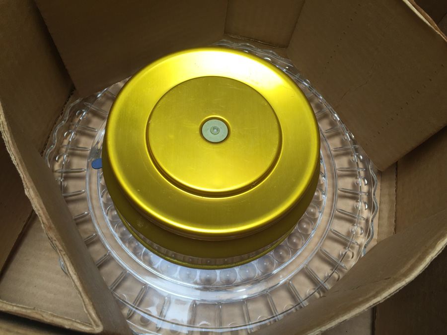 Colorama 'Musicake' Standard Size Plays 'Happy Birthday' Gold New in Box [Photo 3]